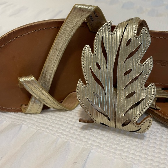 10 Tommy Bahama Plumeria Gold Leaf sandal size 10. Leather sandals retail 200 US - Picture 5 of 9